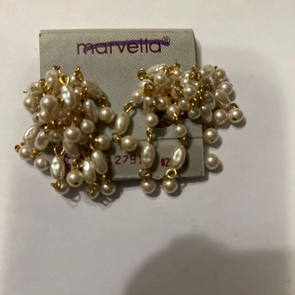 Vintage MARVELLA Faux Pearl Cluster CLIP Bauble Dangle Earrings Gold-Tone - Picture 2 of 5